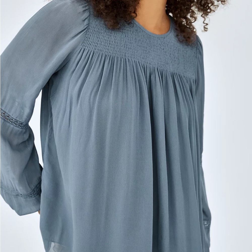 Aritzia Wilfred Ruthie Granite Blue Smocked Lace Long Sleeve Blouse Medium M